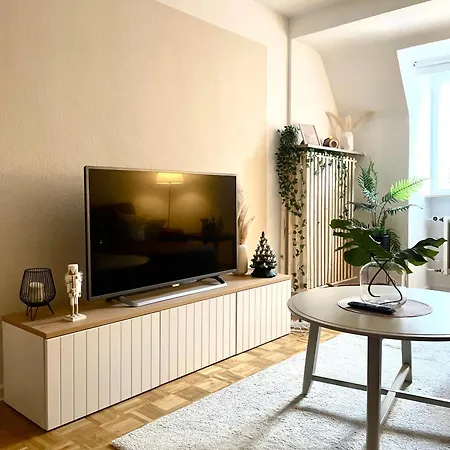 Urban Retreat - And Historic Apartment *
